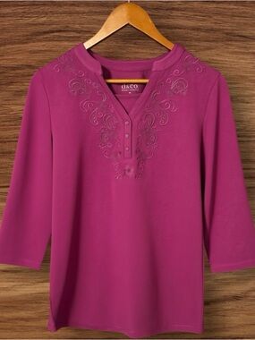 Denim & Company (D&Co) Women's Embroidered V-Neck Magenta Top